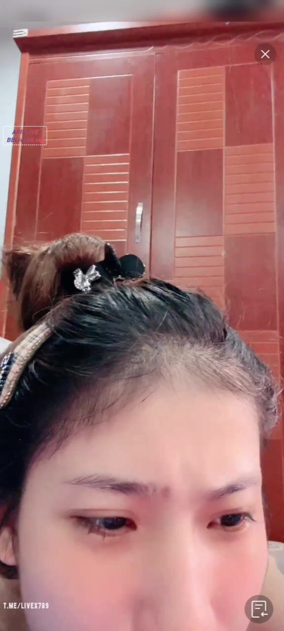 Idol tiktok Huỳnh Bảo Trân livetream show hàng xoa bóp cặp vú cực căng tròn p1